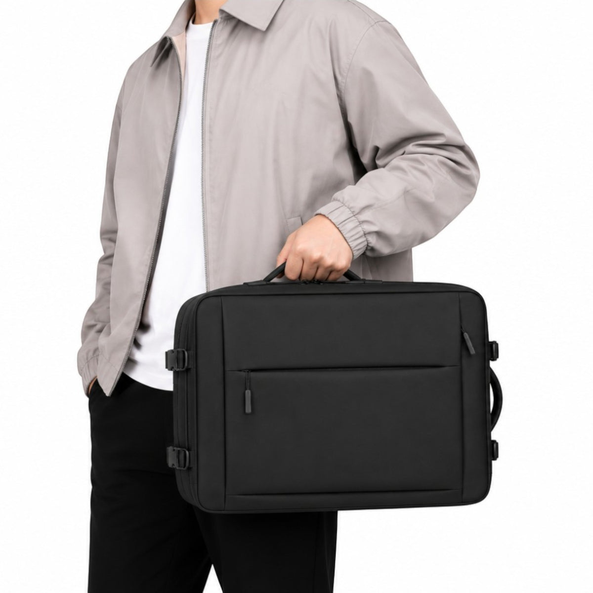 Sac à dos business noir Univers Sac en nylon imperméable avec port USB, porté à la main par un homme