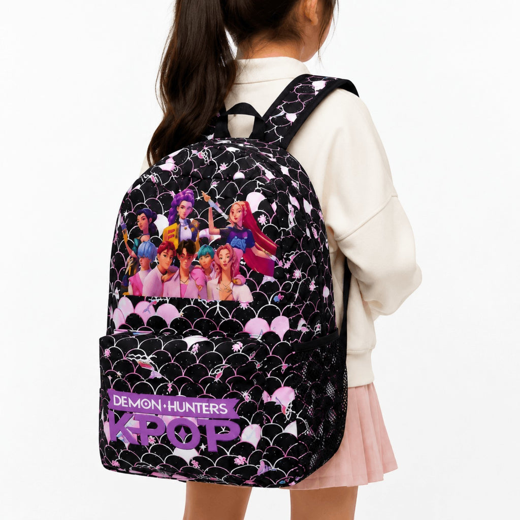 Sac à dos Univers Sac noir avec imprimé Demon Hunters KPop, motif écailles, poches latérales et bretelles réglables.