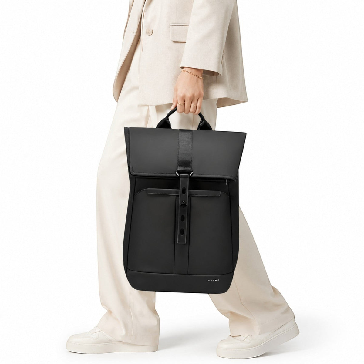 Sac à dos noir Univers Sac, compartimenté, idéal pour ordinateur portable 15.6 pouces, voyage et affaires.