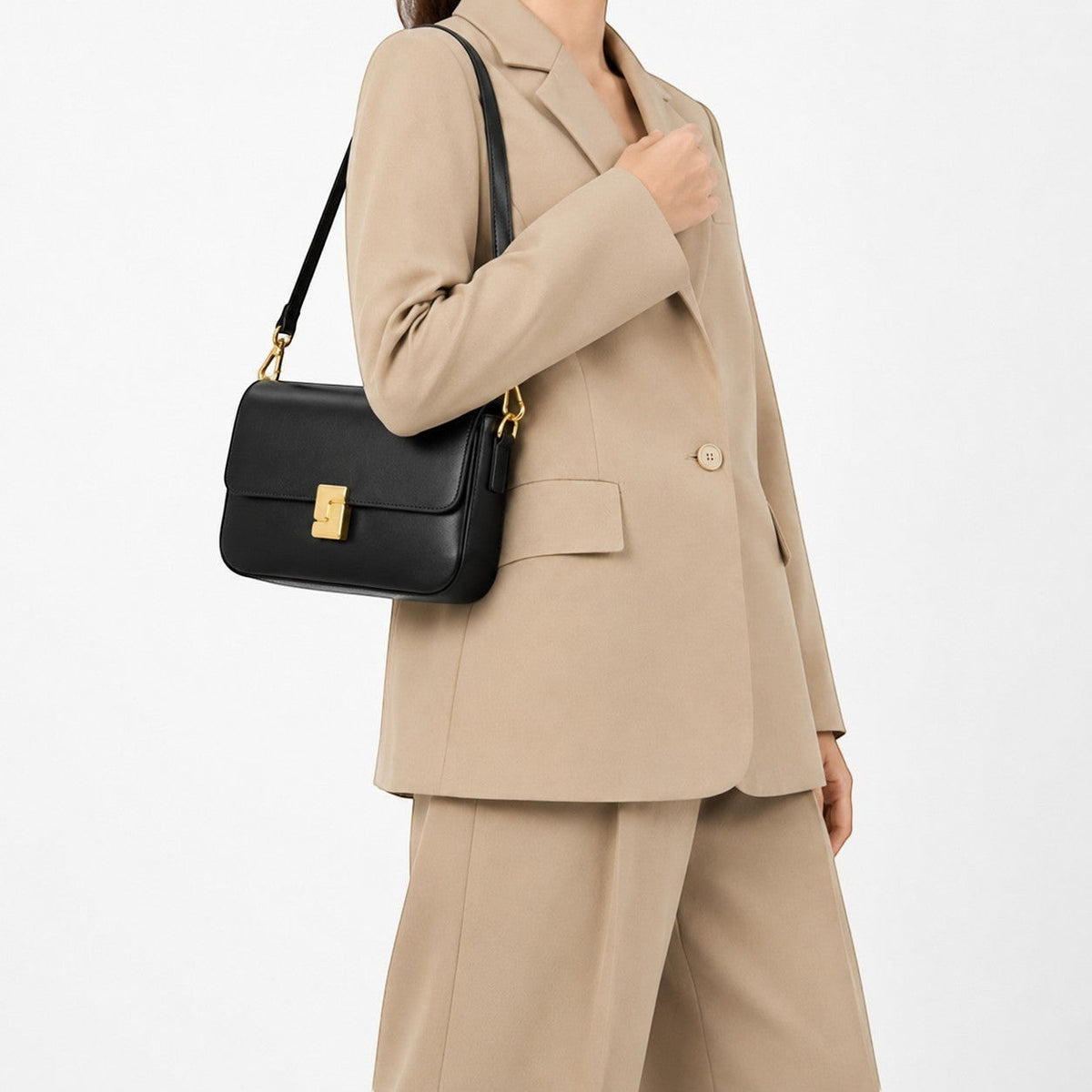 Sac bandoulière noir en cuir véritable pour femme, avec fermoir doré, par Univers Sac.