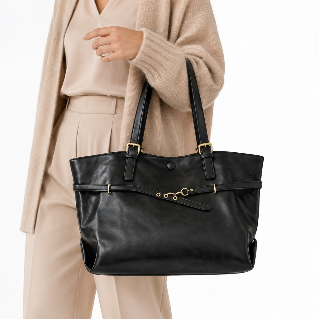 Sac bandoulière noir en cuir PU souple Univers Sac avec détails dorés et fermeture à fermoir, idéal pour un look polyvalent.