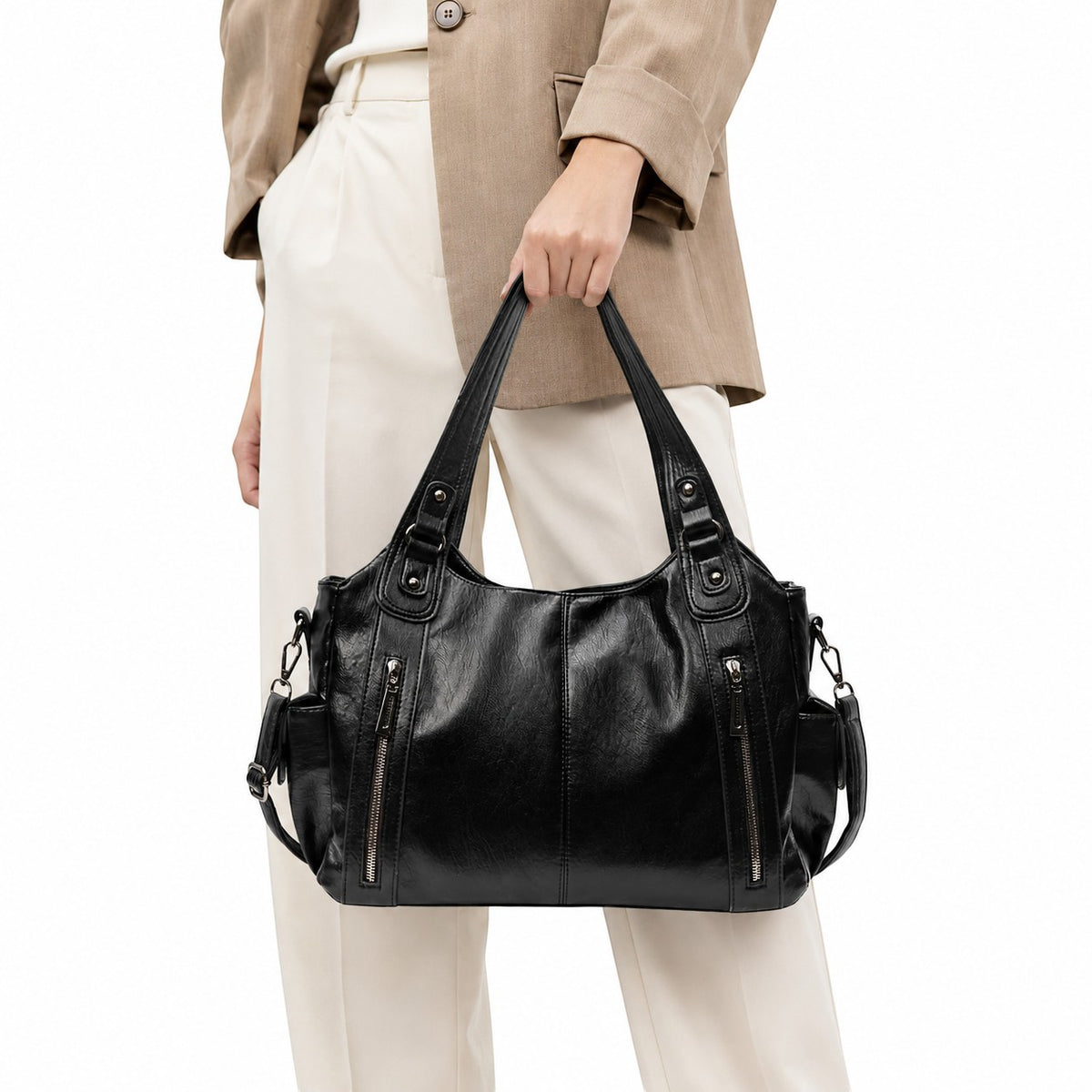 Sac bandoulière noir en cuir synthétique grainé, style vintage, avec fermeture éclair et poche extérieure. Univers Sac.