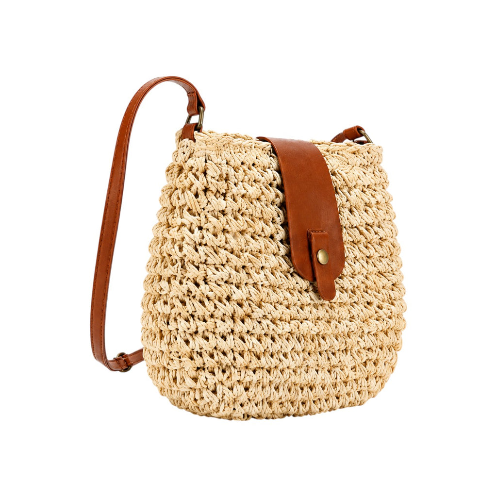 Sac bandoulière Yogodlns en paille tressée beige avec détails en cuir marron et fermeture à rabat.