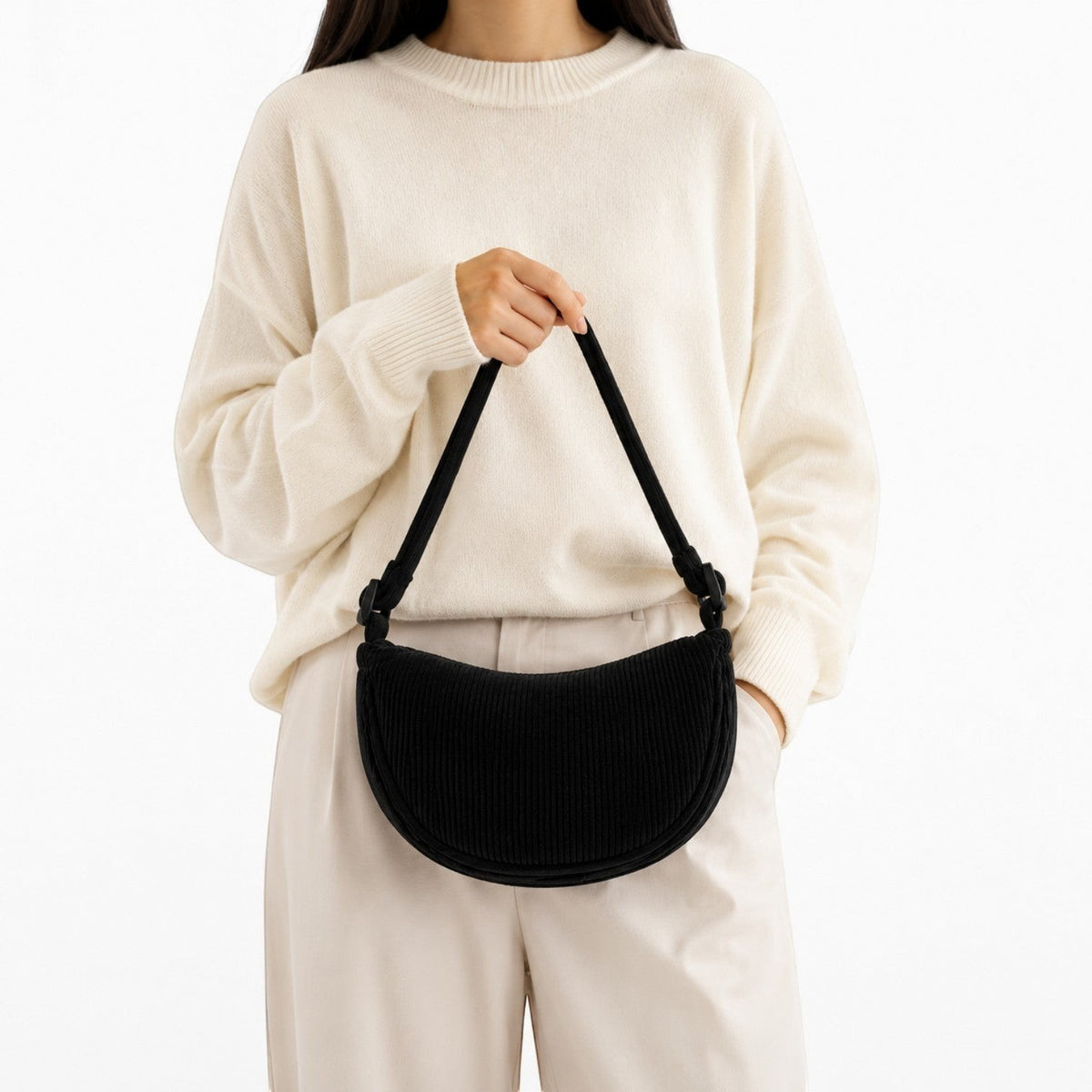 Sac bandoulière noir en velours côtelé Univers Sac, forme demi-lune, fermeture éclair, style décontracté.