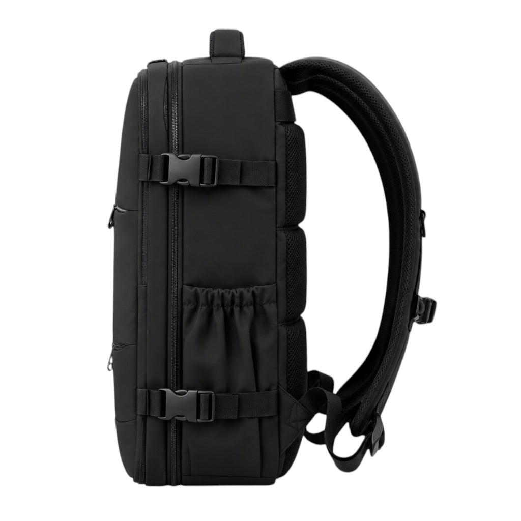 Sac à dos de voyage noir Univers Sac, format cabine 40x30x20, en nylon résistant avec sangles de compression latérales.