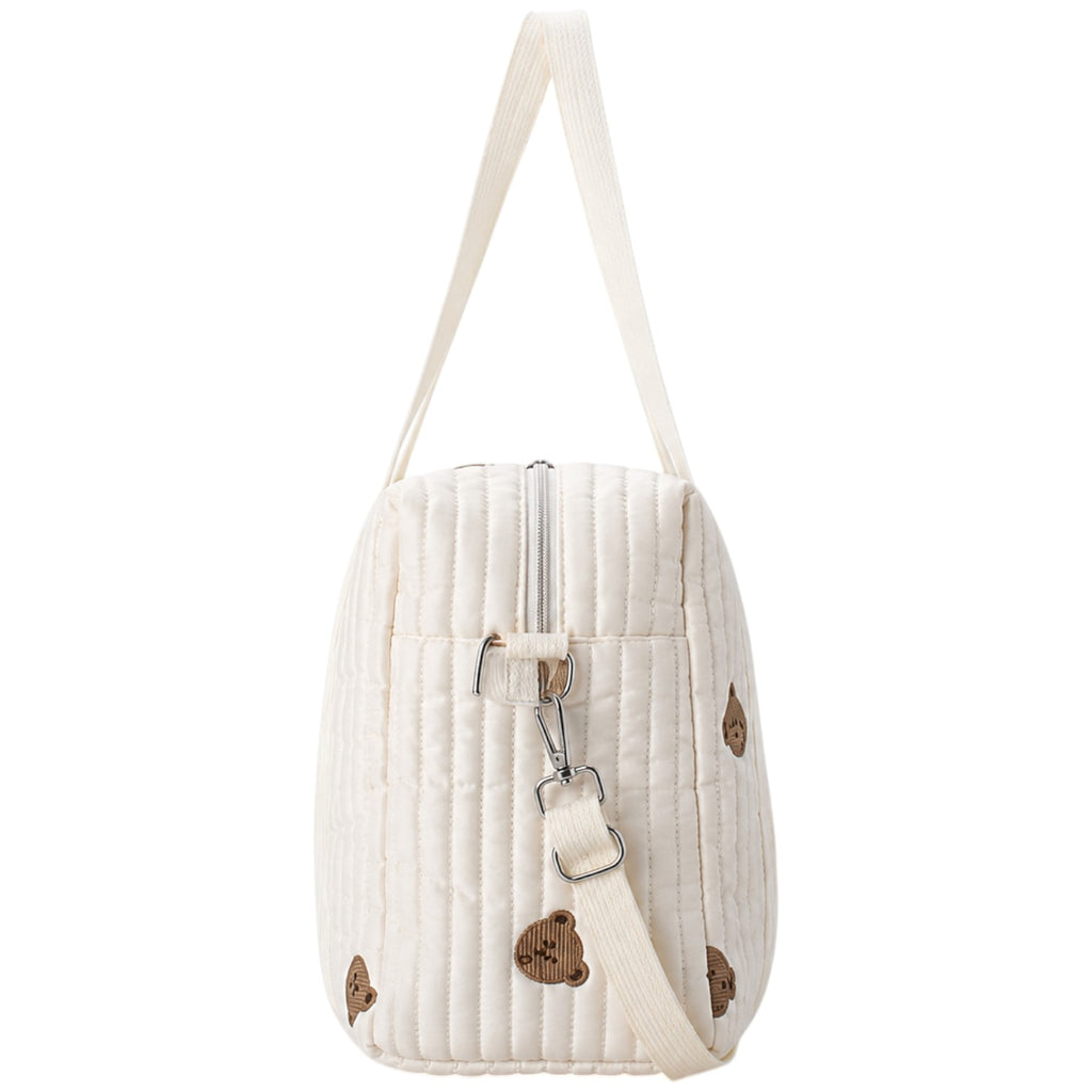 Sac à langer Univers Sac matelassé blanc avec broderies d'ours, style hobo pratique pour maman et bébé.