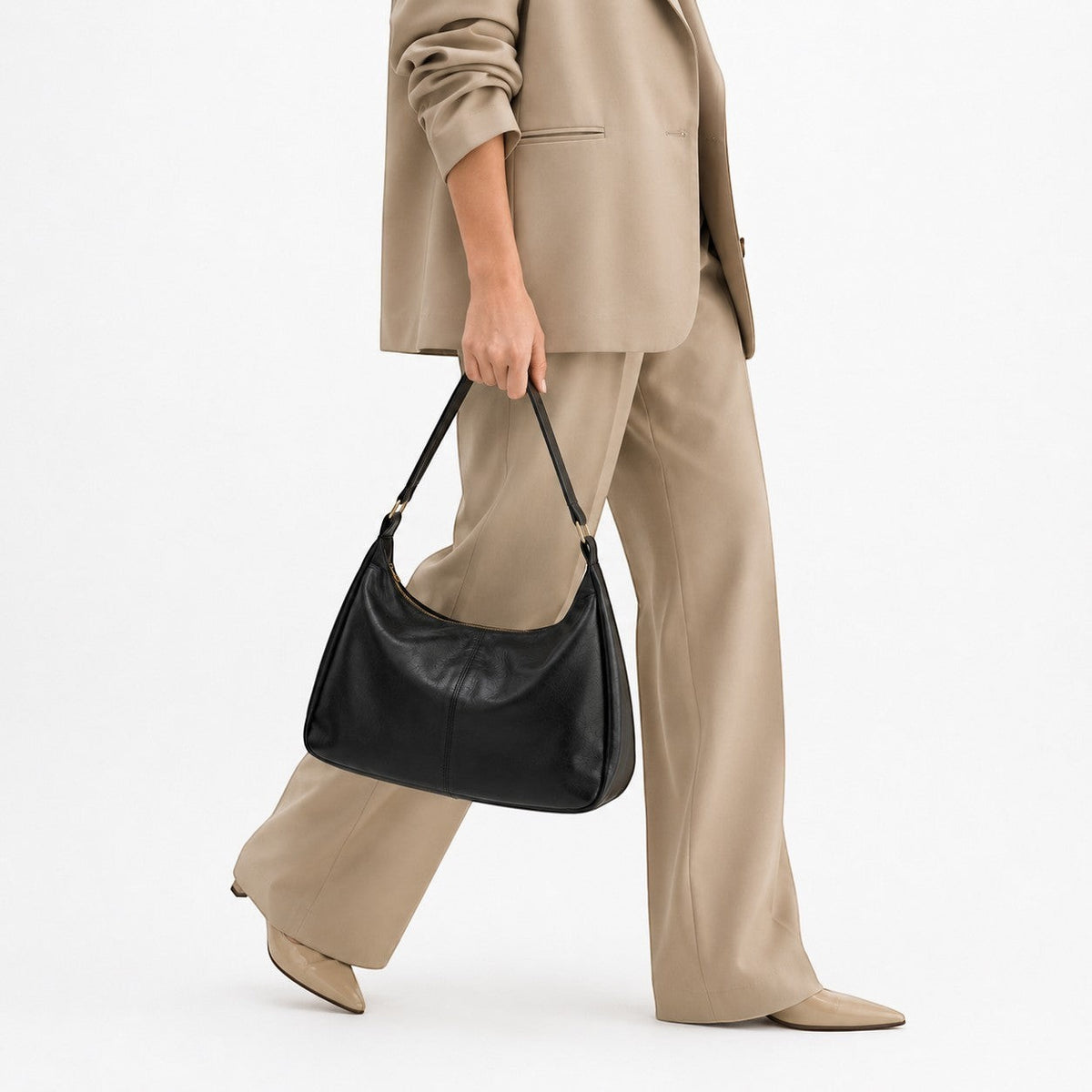 Sac à main bandoulière noir en cuir PU souple, par Univers Sac, avec fermeture éclair et poche intérieure.
