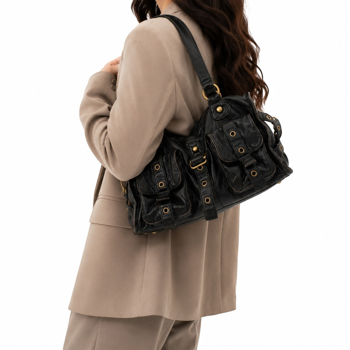 Sac à main noir en cuir PU souple CEZIRA avec poches extérieures, rivets et fermeture éclair. Style rétro.