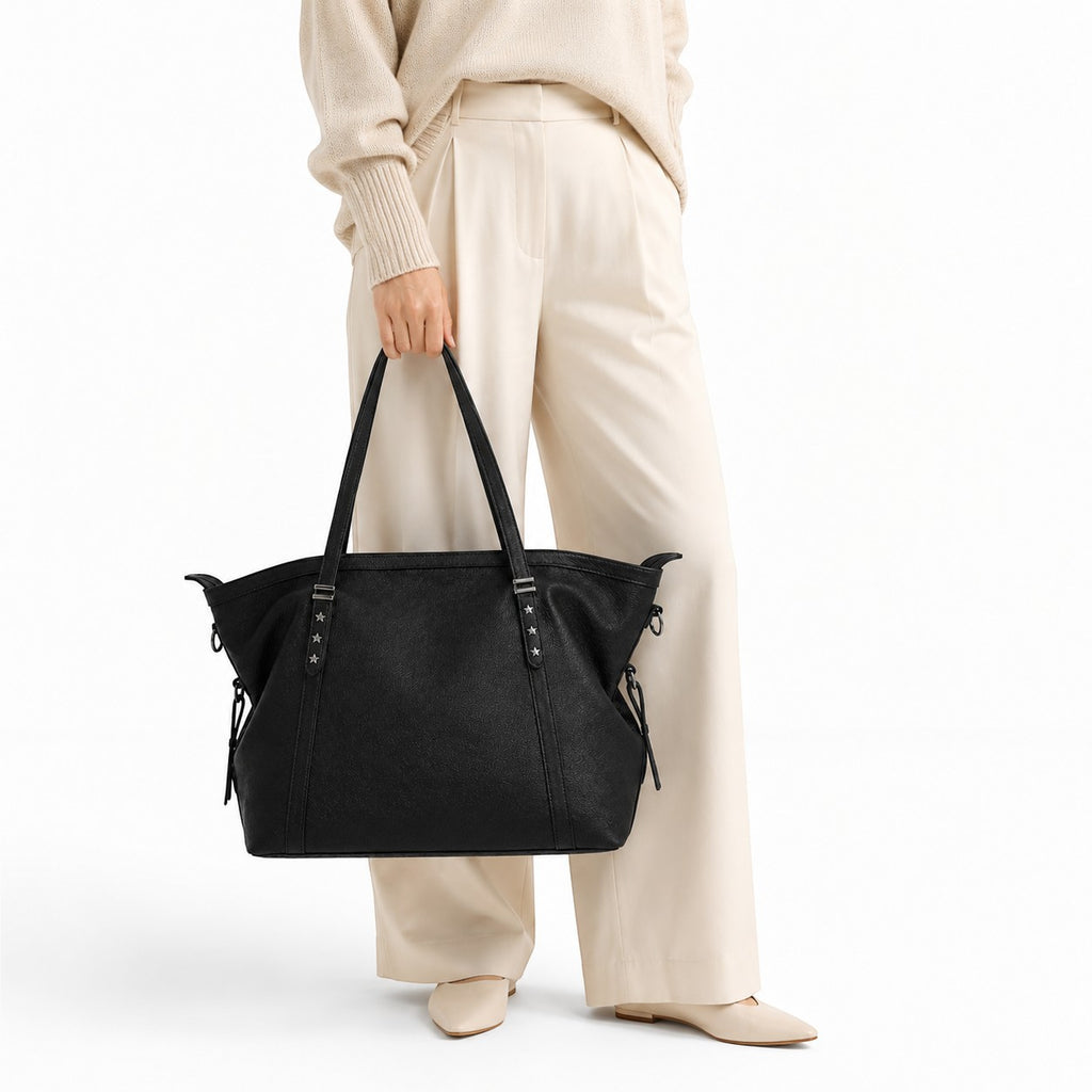 Sac à main noir en PU souple de la marque Univers Sac, avec rivets étoiles et poche intérieure zippée. Idéal pour un usage polyvalent.
