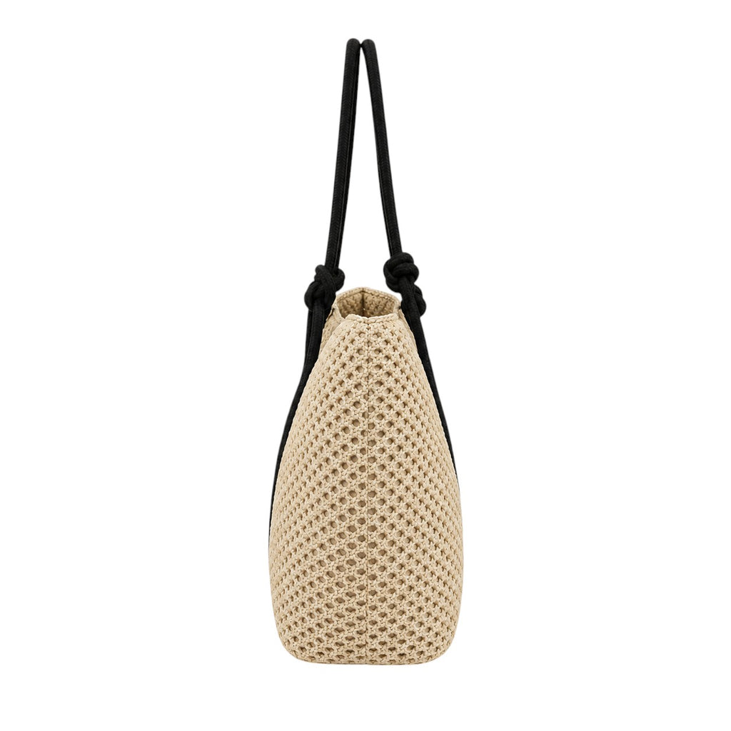 Sac à main bandoulière tressé en paille beige et noir par Univers Sac, avec fermeture éclair et poche intérieure.